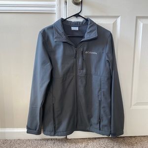 Men’s Softshell Columbia Jacket